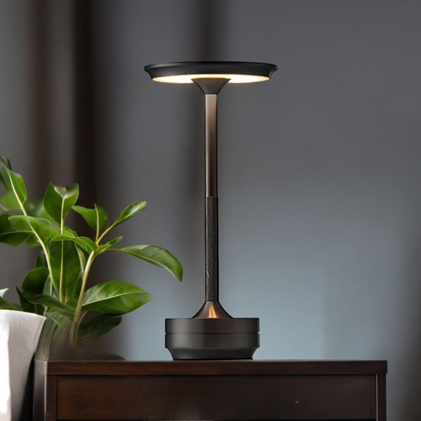 Cordless Aura Table Lamp – Rechargeable LED with Touch Control